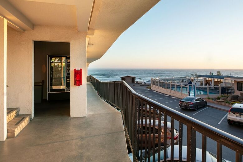 Hotel Edgewater Inn And Suites