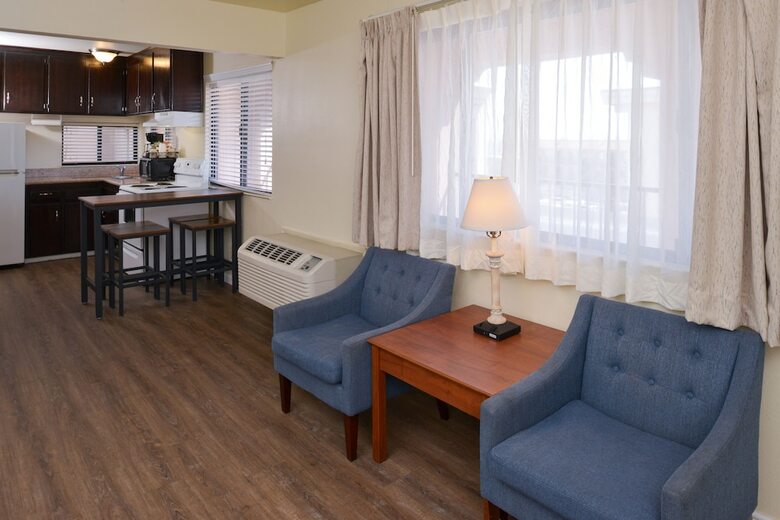 Hotel Edgewater Inn And Suites