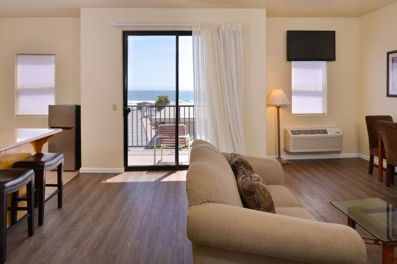 Hotel Edgewater Inn And Suites