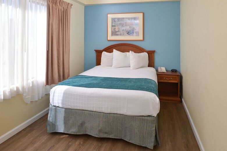Hotel Edgewater Inn And Suites