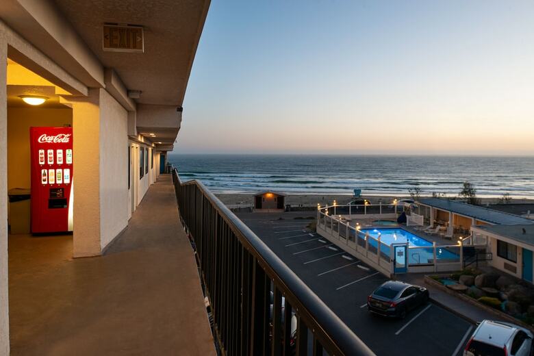 Hotel Edgewater Inn And Suites