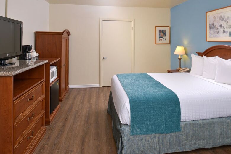 Hotel Edgewater Inn And Suites