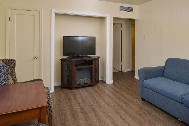 Hotel Edgewater Inn And Suites