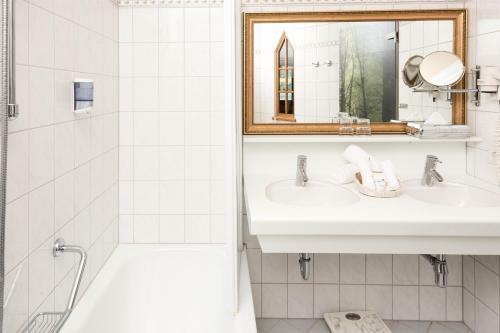 Hotel Ebner's Waldhof Am See Resort & Spa