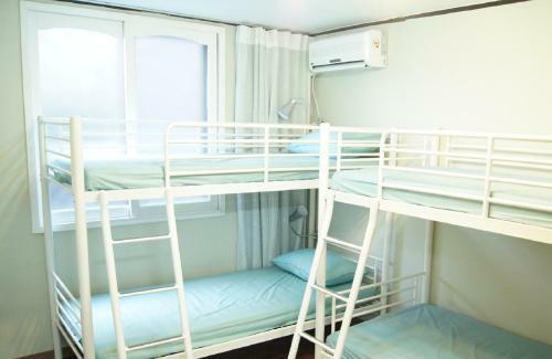 Hostal Gom Guesthouse Myeongdong