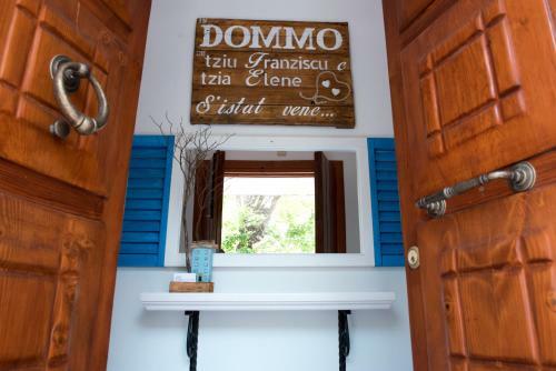 In Dommo De Tziu Franziscu E De Tzia Elene