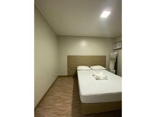 Hostal Oyo 878 Dg Budget Hotel Naia