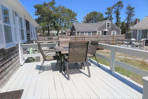 2 Minute Walk To Beach, Cape Cod Escape
