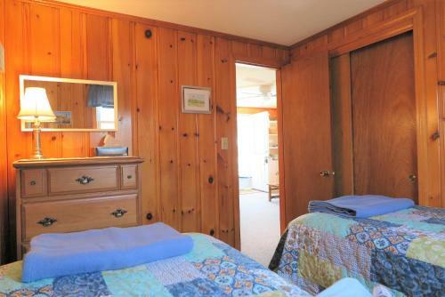 2 Minute Walk To Beach, Cape Cod Escape