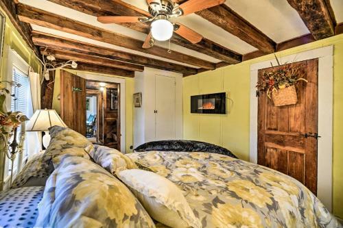 Chestnut Lodge With Vintage Finishes And Art!