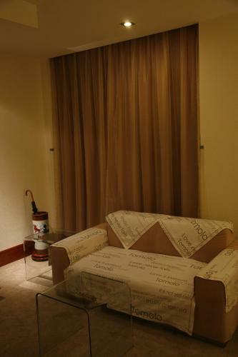 Yangtze River Tomolo Hotel (jianghan Road Branch)