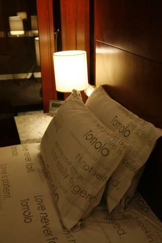 Yangtze River Tomolo Hotel (jianghan Road Branch)