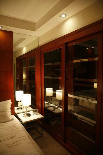 Yangtze River Tomolo Hotel (jianghan Road Branch)
