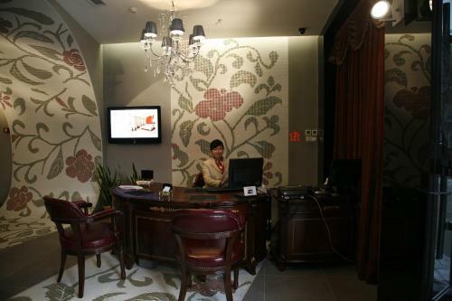 Yangtze River Tomolo Hotel (jianghan Road Branch)