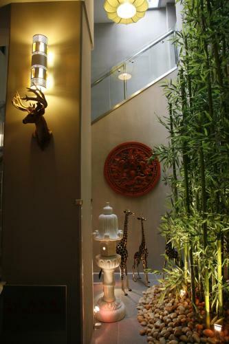 Yangtze River Tomolo Hotel (jianghan Road Branch)
