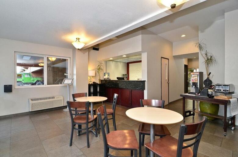 Hotel Clackamas Inn And Suites