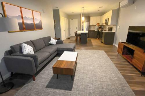 Luxury Apartment W Gym, Steps From Commuter Rail #2013