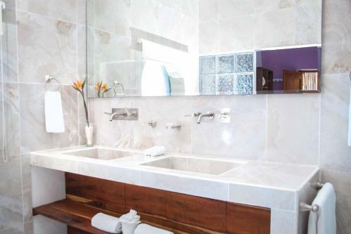 Hotel Kiras Beach House
