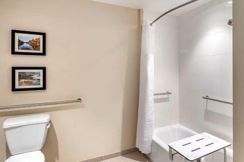 Hotel Comfort Inn & Suites