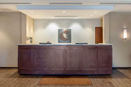 Hotel Comfort Inn & Suites