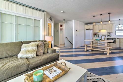 Charming Lake Charlevoix Cottage With Boat Dock