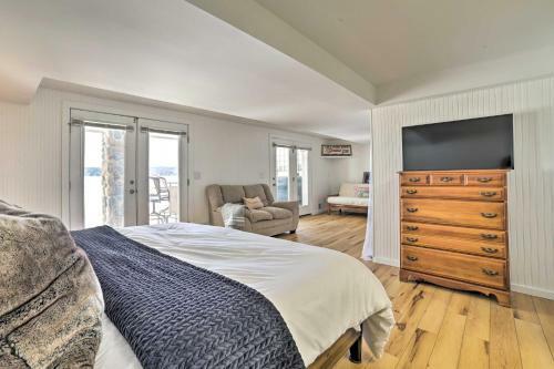 Charming Lake Charlevoix Cottage With Boat Dock