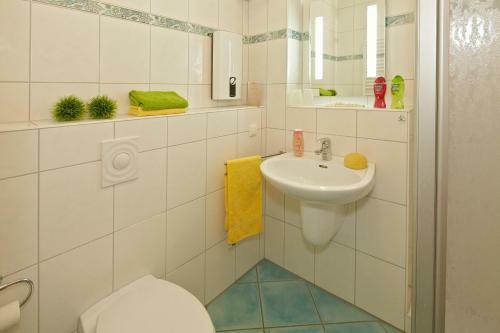 Apartamento Fewo Heinke Im Reetdachhaus Fewo Cc