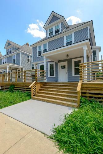 Kercheval Avenue Apartments