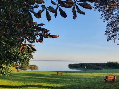 Apartamento Gesindehaus Am Schloss Kummerower See