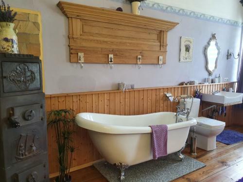 Apartamento Gesindehaus Am Schloss Kummerower See