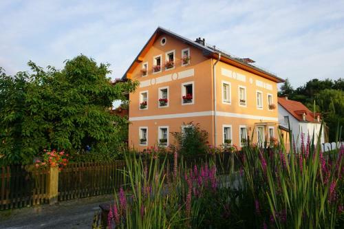Apartamento Ferienwohnung Am Dorfplatz