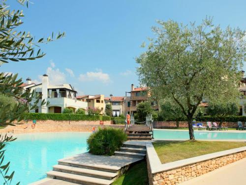 Comfortable Apartment With View On Swimming Pool