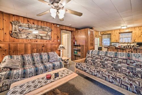 Cozy And Rustic Cottage With Houghton Lake Access