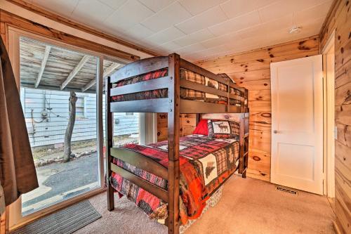 Cozy And Rustic Cottage With Houghton Lake Access