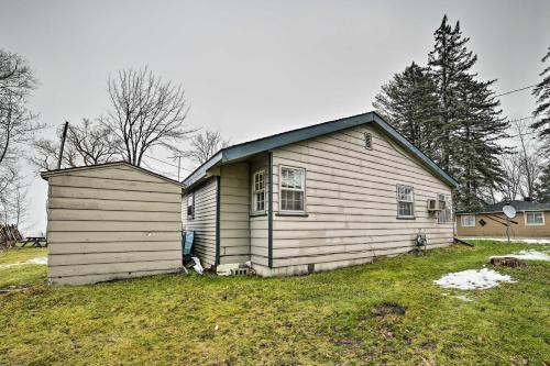 Cozy And Rustic Cottage With Houghton Lake Access