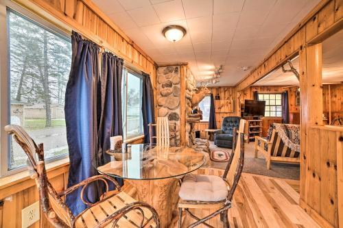 Cozy And Rustic Cottage With Houghton Lake Access