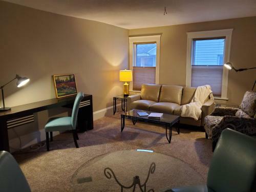 Spacious Apartment In Historic Building Close To Downtown Jackson, Mi