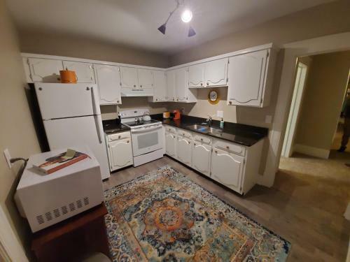 Spacious Apartment In Historic Building Close To Downtown Jackson, Mi