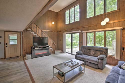 Pet-friendly Ludington Retreat With Fire Pit!