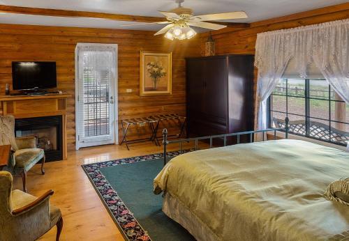 The Grand Living Bed & Breakfast