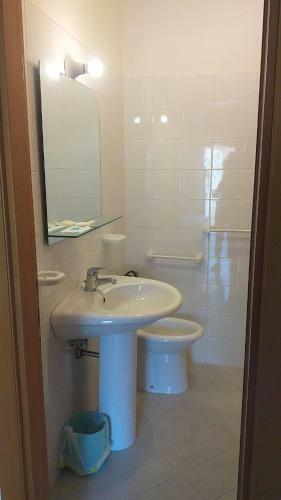 Hostal Room In Bb - Spacious Double Room A Stones Throw From The Sea