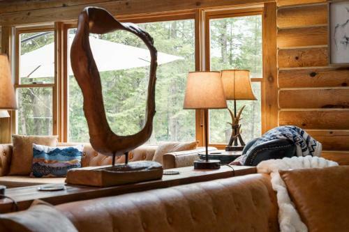 Luxe Riverfront Lodge With Kayaks Near Torch Lake!