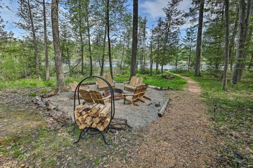 Luxe Riverfront Lodge With Kayaks Near Torch Lake!