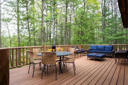 Luxe Riverfront Lodge With Kayaks Near Torch Lake!