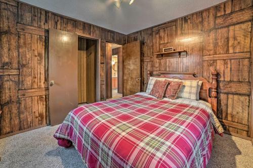 Rustic Roscommon Cabin Less Than 3 Mi To Higgins Lake