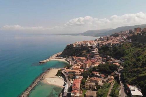 Lux Apartment ! Swimmingpool ! Parking ! Separate Entrance ! Separate Territory !