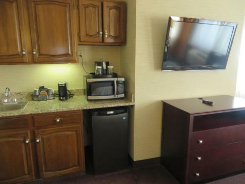 Hotel Ivy Court Inn And Suites