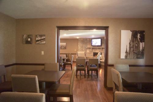 Hotel Ivy Court Inn And Suites