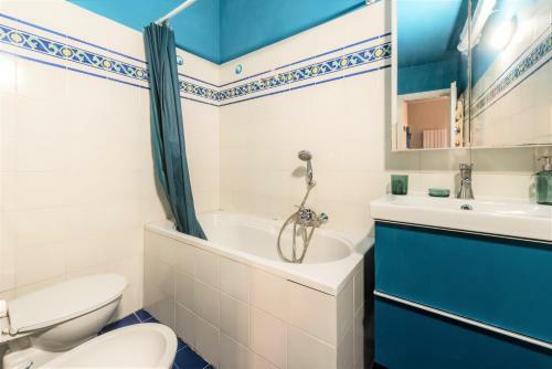 Hostly - La Pera Suite Apartment - 2 Bedrooms, Full Center