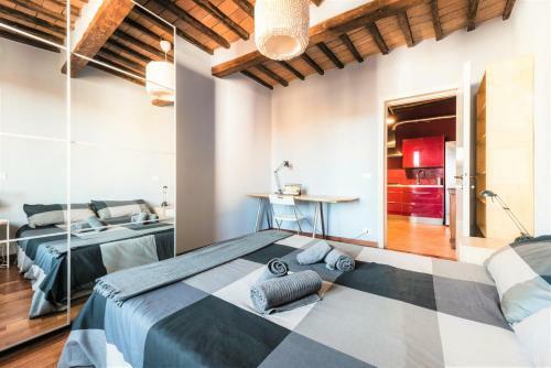 Hostly - La Pera Suite Apartment - 2 Bedrooms, Full Center